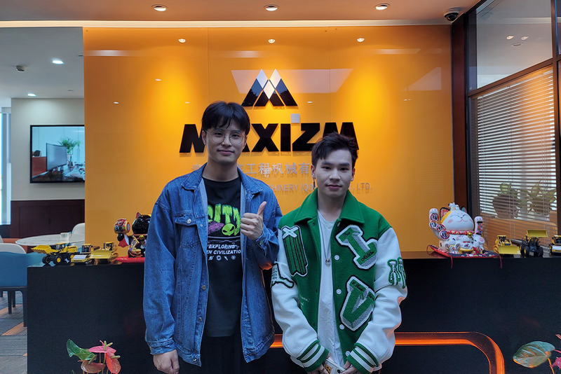 China Customer Visited MAXIZM Company
