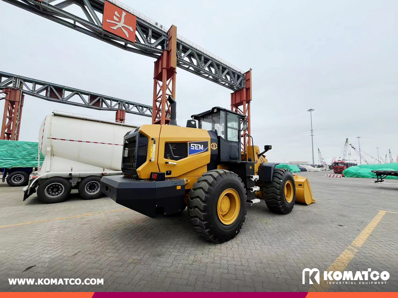 Panama - 1 Unit SEM 655F Wheel Loader