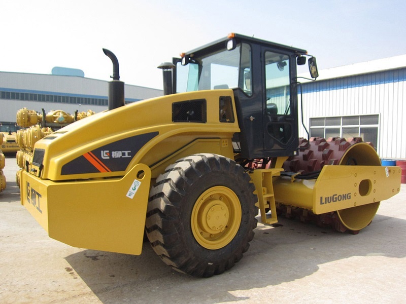 Summer Rain Undercarriage Damage—Why Daily Cleaning Extends Track Life