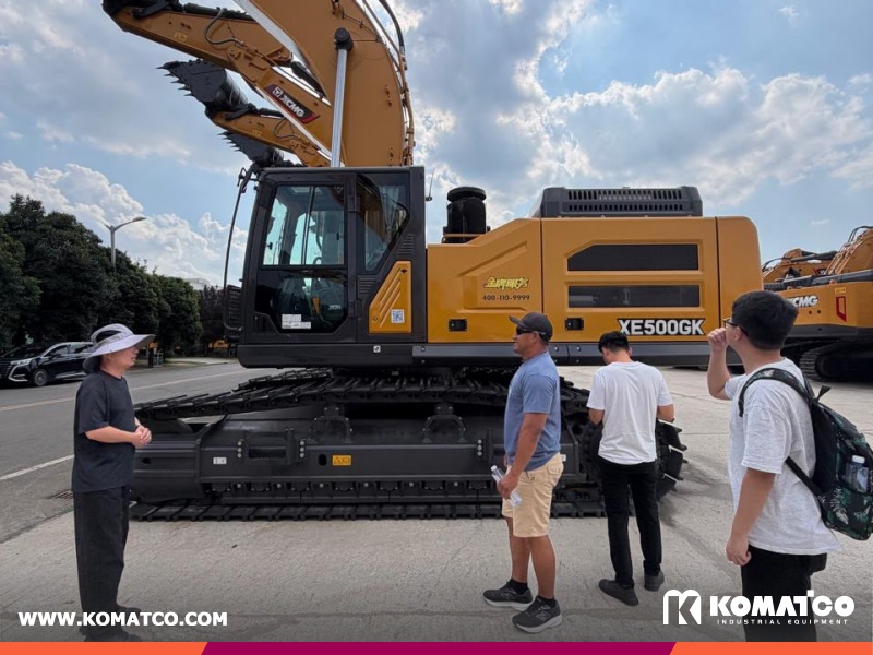 French Polynesia Client Visited XCMG Factory