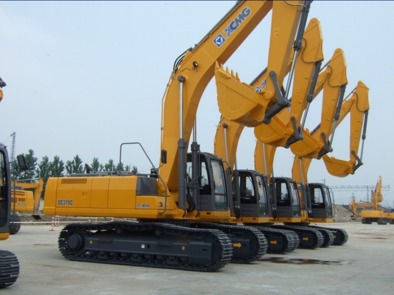 Coolant Isn't Just for Winter—Why Excavators Need Antifreeze Year-Round